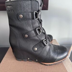 Sorel Women's Black Leather Winter Boots